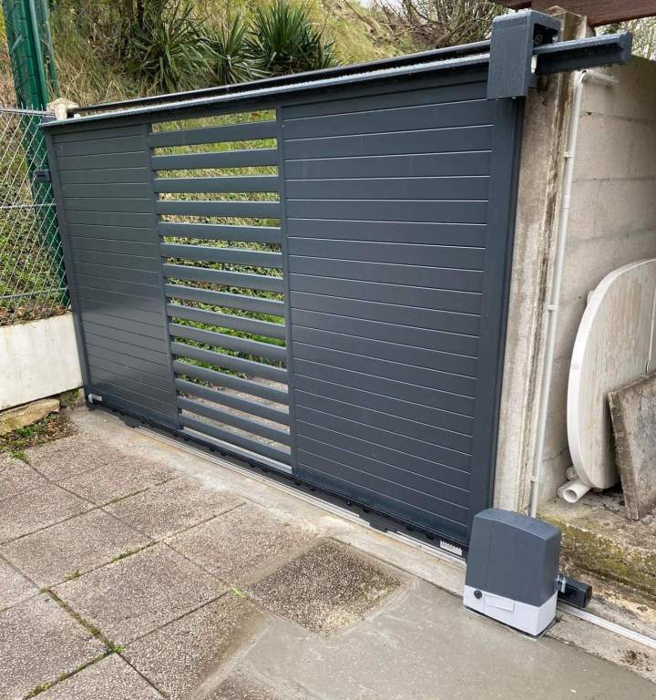 Installation de coulissant en aluminium motorisé Moulins